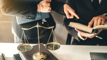 How to Choose a Business Lawyer or a Fully Qualified lawyer?