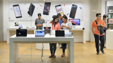 UX vs CX What's the difference between customer experience and user experience