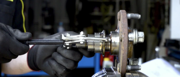 Industrial Pullers Mechanical Vs Hydraulic Pullers