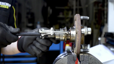 Industrial Pullers Mechanical Vs Hydraulic Pullers