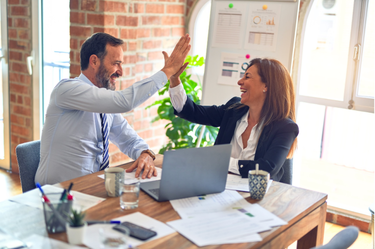 7 Ways to Recognize Outstanding Employees